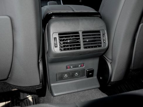 Used 2026 Land Rover Range Rover Velar Dynamic SE image 17