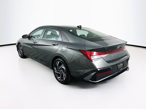 Used 2025 Hyundai Elantra SEL image 5