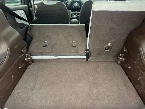 Used 2016 Jeep Renegade Latitude image 12