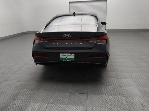 Used 2024 Hyundai Elantra SE image 7