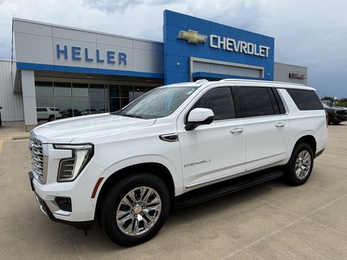 Used 2026 GMC Yukon XL Denali w/ Advanced Technology Package AWD/4WD image 3