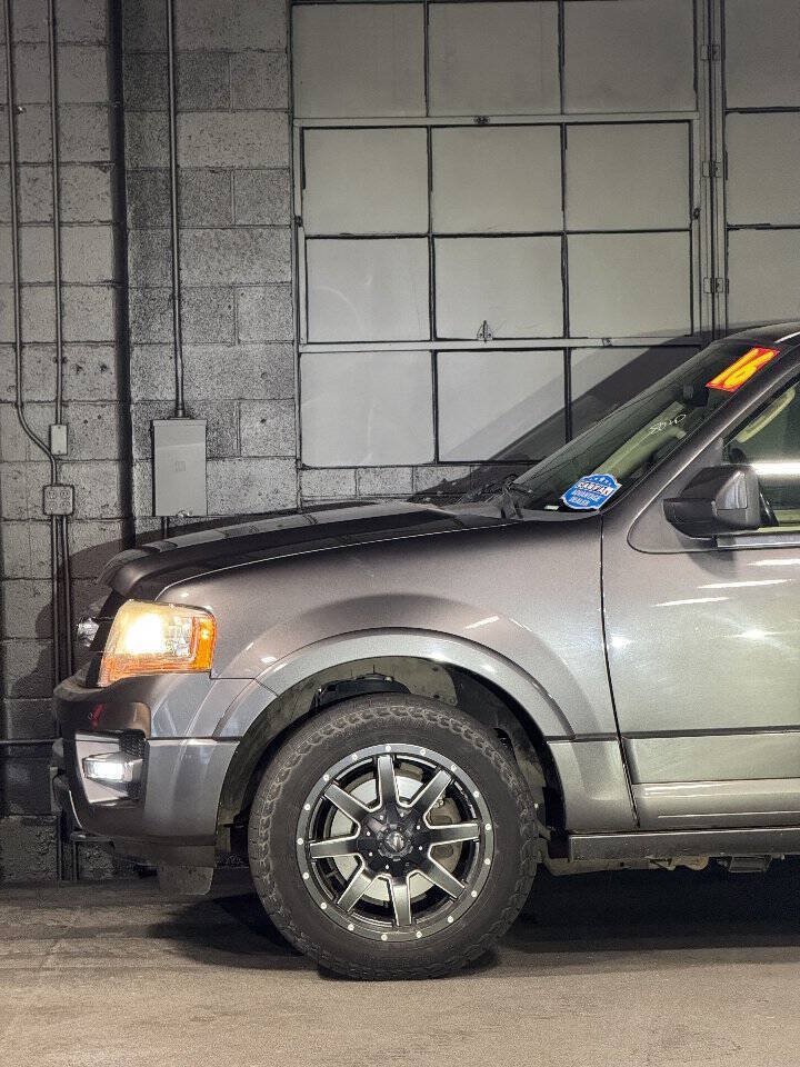 Used 2016 Ford Expedition Limited w/ Equipment Group 301A AWD/4WD image 17