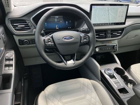 Used 2024 Ford Escape SE w/ PHEV Premium Package FWD image 17