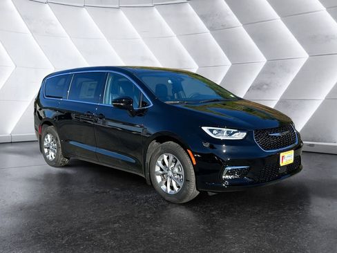New 2026 Chrysler Pacifica Select image 8