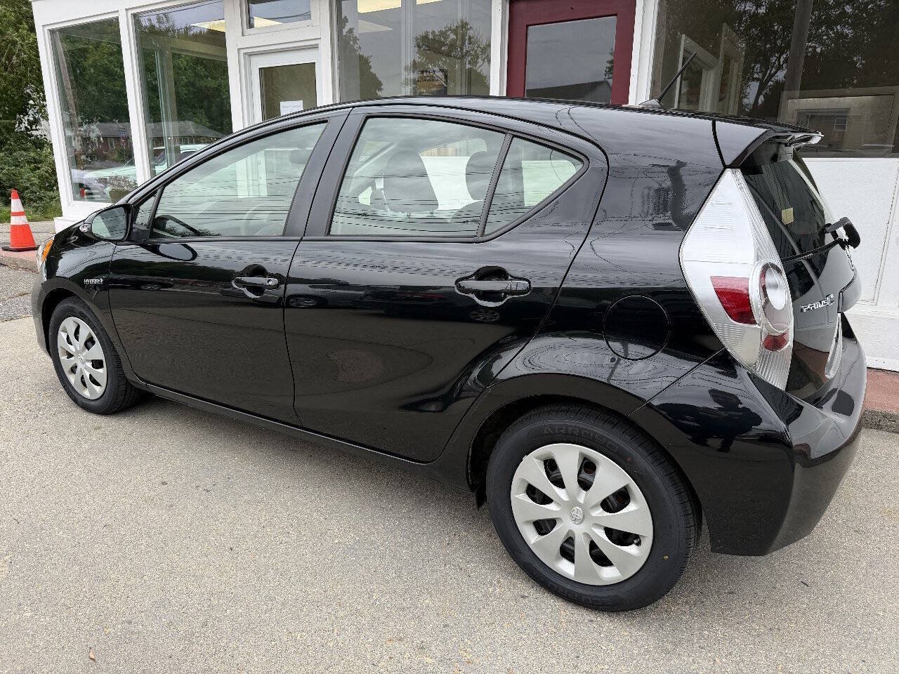 Used 2014 Toyota Prius C Two FWD image 33