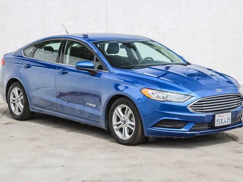 Used 2018 Ford Fusion SE FWD image 3