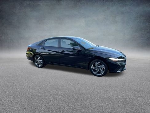 Used 2025 Hyundai Elantra Sport image 27