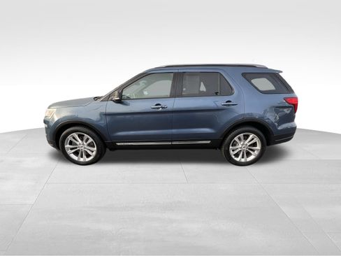 Used 2019 Ford Explorer XLT w/ Equipment Group 202A image 9