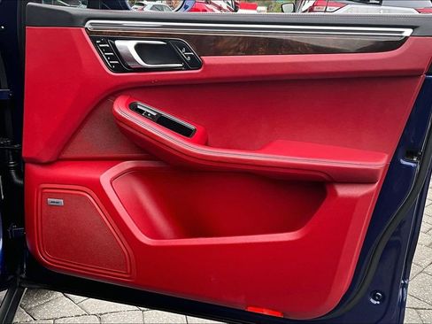 Used 2022 Porsche Macan S image 27