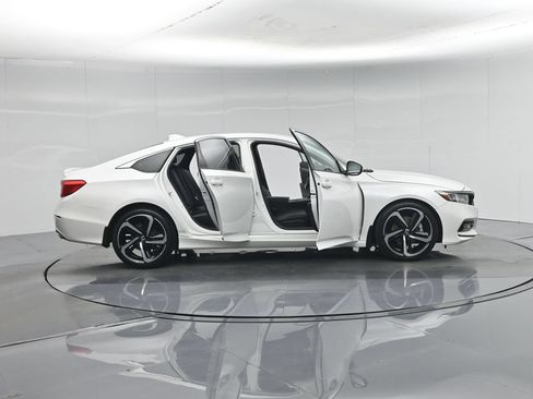 Used 2020 Honda Accord Sport image 4
