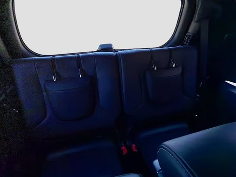 Used 2022 Lexus GX 460 Luxury w/ Accessory Package AWD/4WD image 22