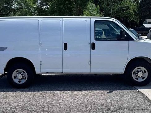 Used 2016 Chevrolet Express 2500 RWD image 9
