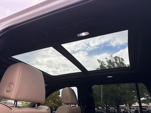 Certified 2022 Cadillac Escalade Premium Luxury AWD/4WD image 18