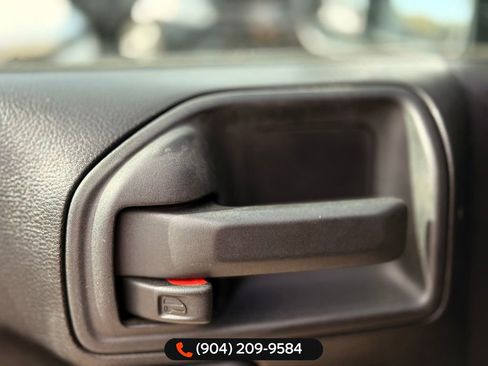 Used 2016 Jeep Wrangler Rubicon w/ Power Convenience Group image 15