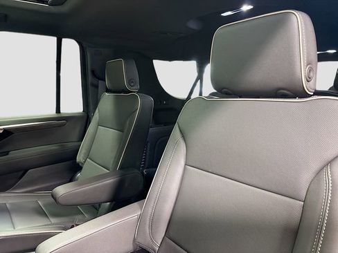 New 2025 Chevrolet Suburban Premier AWD/4WD image 29