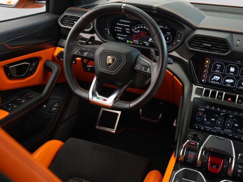 Used 2022 Lamborghini Urus AWD/4WD image 25