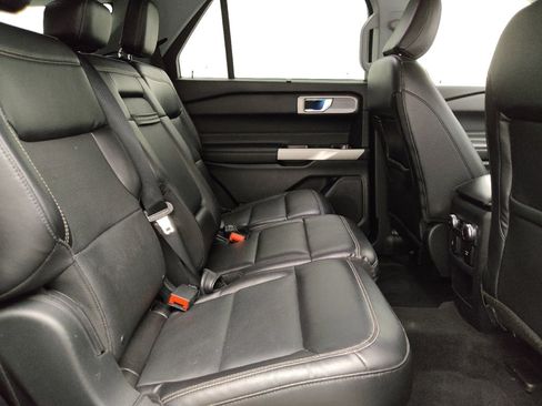 Used 2021 Ford Explorer Limited w/ Equipment Group 301A AWD/4WD image 19
