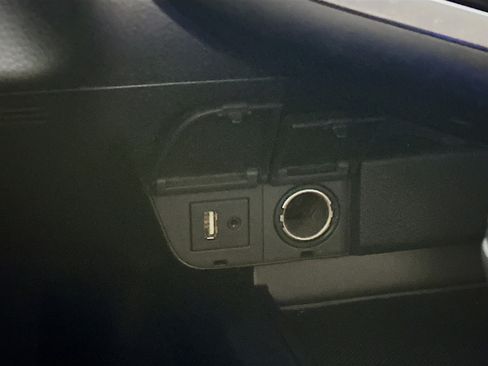 Used 2018 Toyota Camry SE image 24