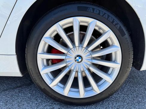 Used 2022 BMW 740i w/ Premium Package RWD image 9
