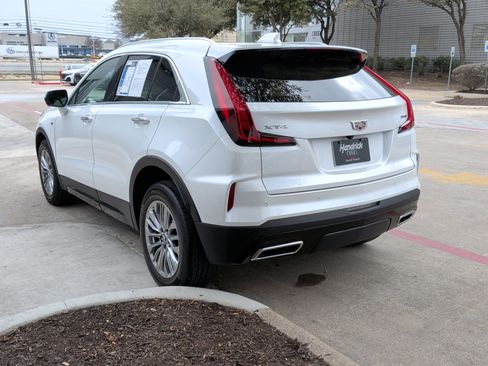 Used 2025 Cadillac XT4 Premium Luxury image 8