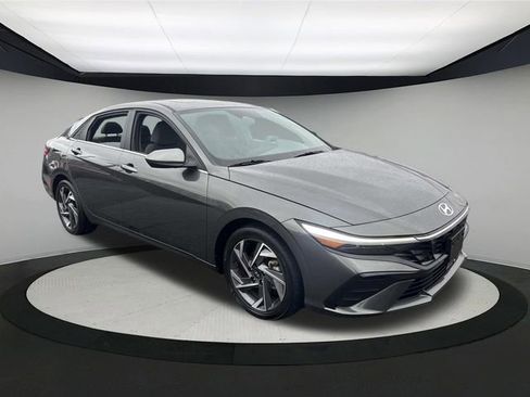 Certified 2024 Hyundai Elantra SEL w/ Convenience Package image 5