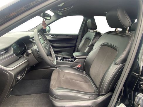 Used 2023 Jeep Grand Cherokee L Laredo AWD/4WD image 21