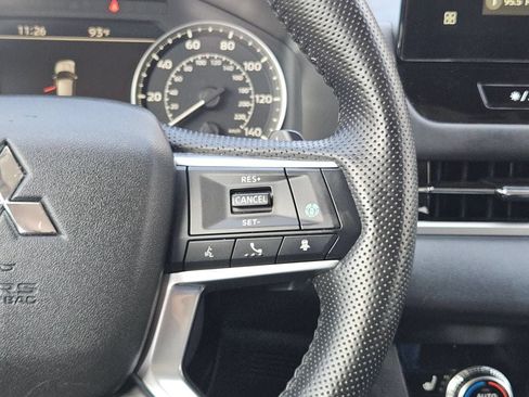 Used 2025 Mitsubishi Outlander SE AWD/4WD image 24