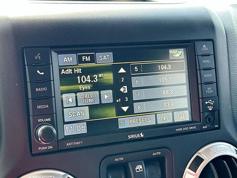 Used 2015 Jeep Wrangler Unlimited Rubicon w/ Connectivity Group image 13