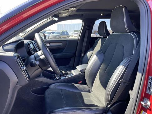 Used 2022 Volvo XC40 T4 R-Design w/ Advanced Package image 7
