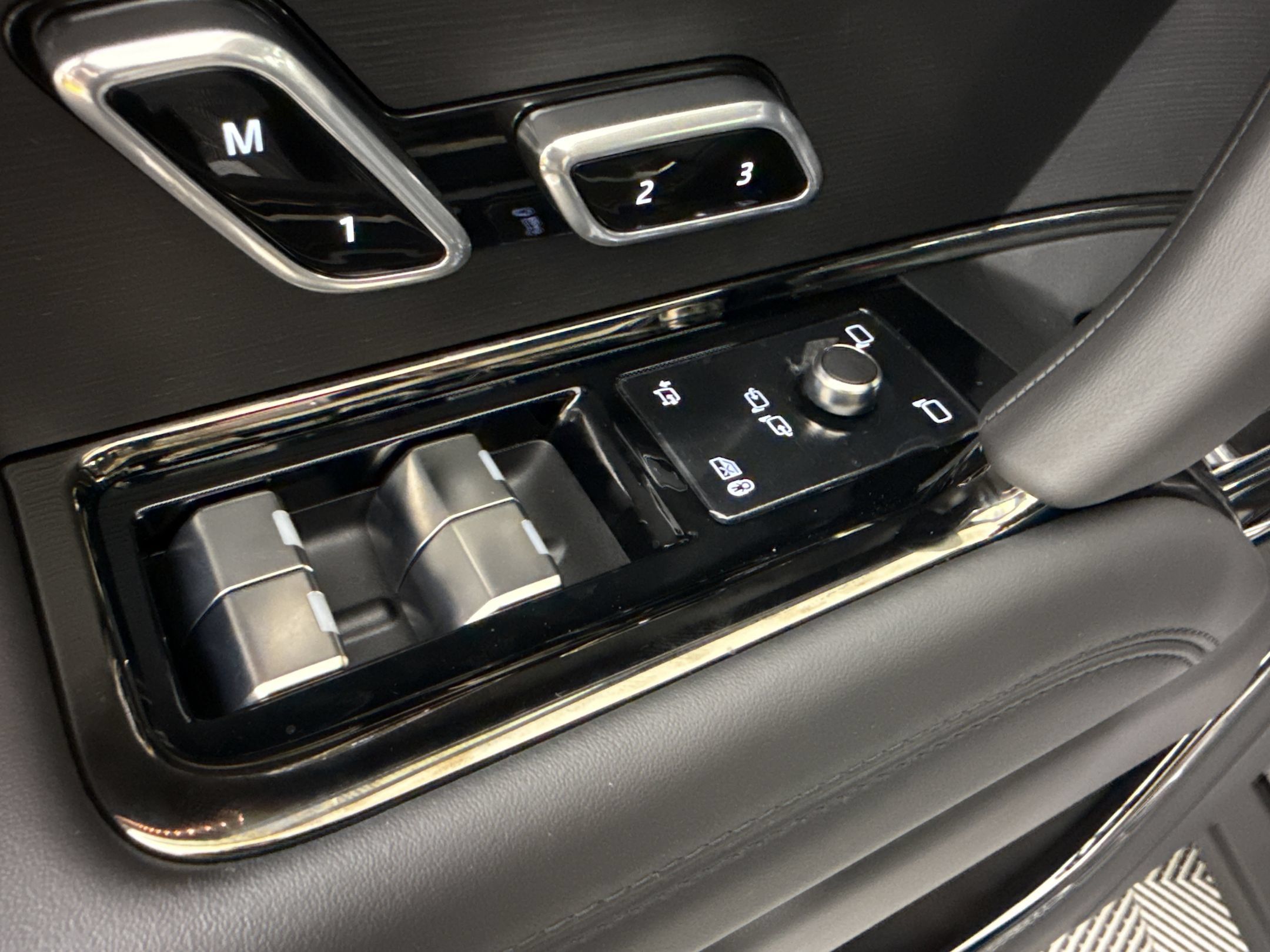 New 2026 Land Rover Range Rover Sport Dynamic SE AWD/4WD image 14