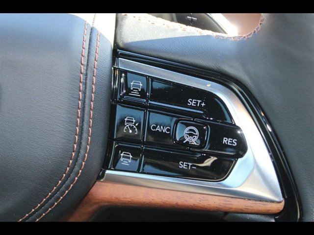 Used 2022 Jeep Grand Cherokee Summit AWD/4WD image 16
