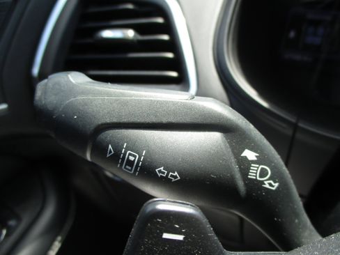 Used 2022 Ford Edge Titanium AWD/4WD image 13