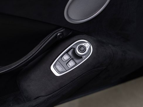 Used 2021 Aston Martin V8 Vantage Coupe image 47