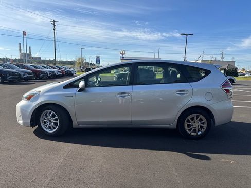 Used 2015 Toyota Prius V Two image 2