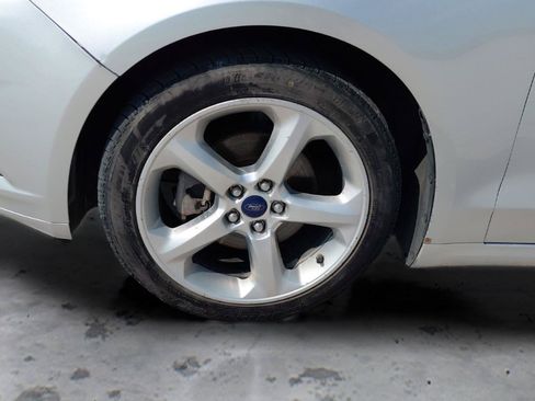 Used 2016 Ford Fusion SE w/ Equipment Group 201A FWD image 9