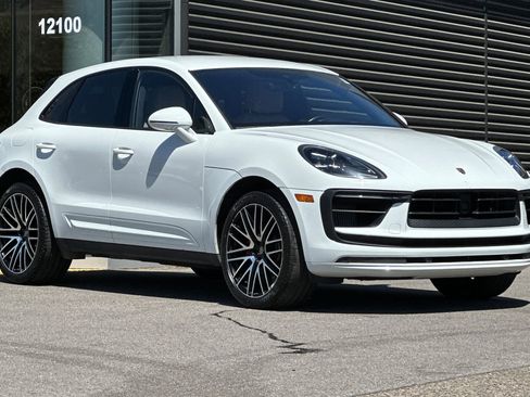 Certified 2023 Porsche Macan S image 10