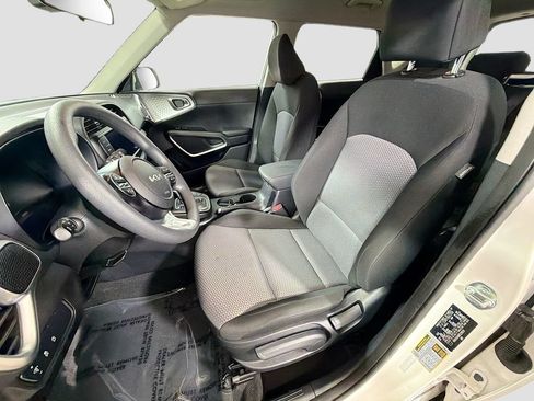 Used 2024 Kia Soul LX FWD image 20
