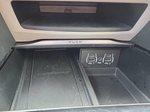 Used 2023 Chrysler Pacifica Limited FWD image 21
