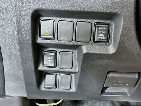 Used 2023 Nissan Frontier SV w/ SV Convenience Package RWD image 17