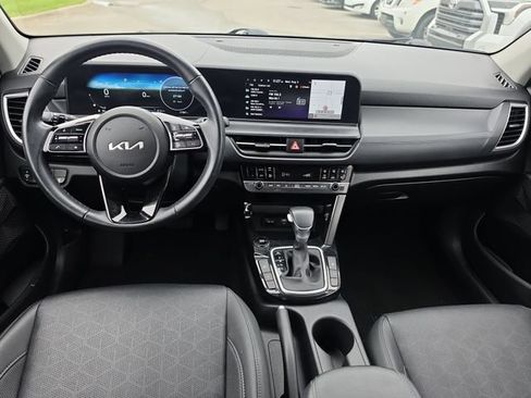 Certified 2024 Kia Seltos EX FWD image 7