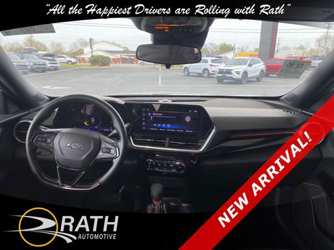 Used 2024 Chevrolet Trax RS w/ Sunroof Package image 17