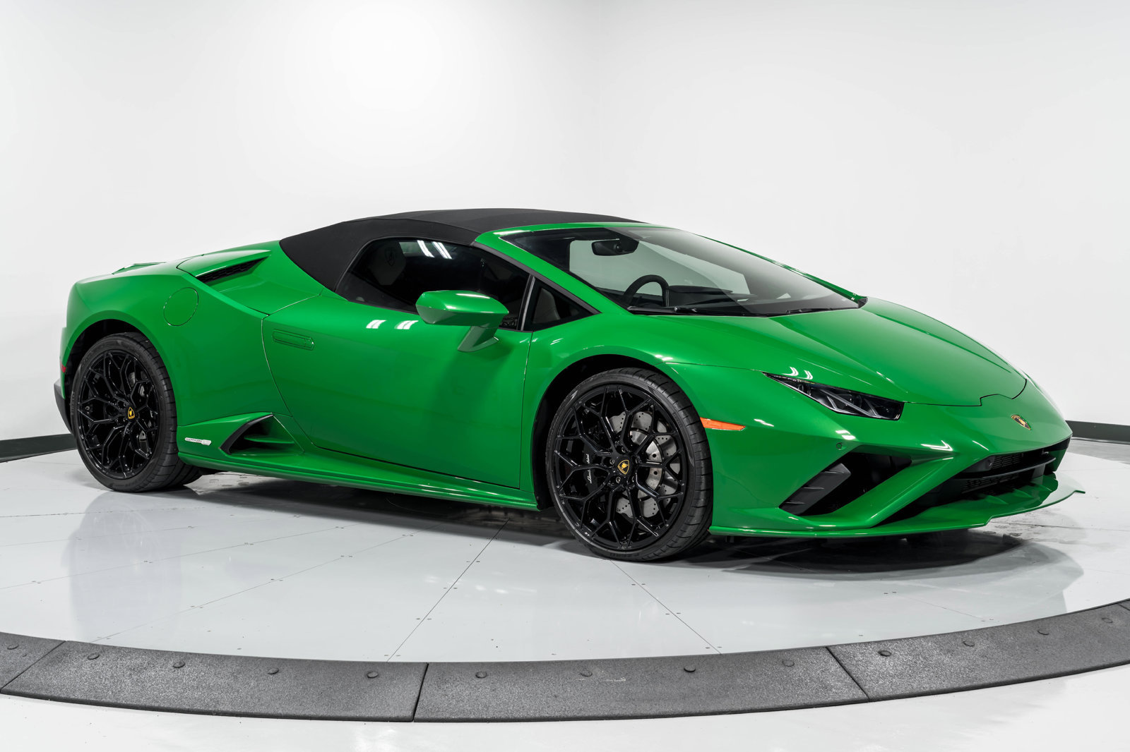 Used 2022 Lamborghini Huracan EVO RWD image 38