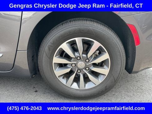 Used 2020 Chrysler Pacifica Touring-L Plus FWD image 11