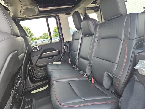 New 2026 Jeep Wrangler Unlimited Rubicon AWD/4WD image 10