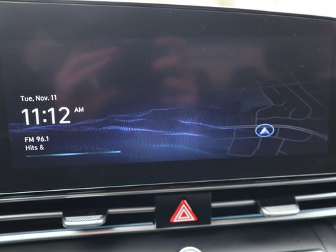 Used 2024 Hyundai Elantra Limited image 43