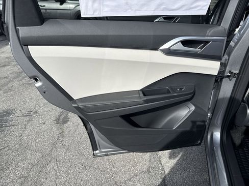 New 2025 Volkswagen Taos SE image 26