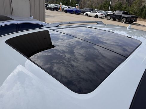 Used 2022 Nissan Pathfinder Platinum w/ Cargo Package image 30