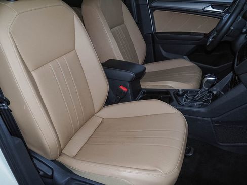 Used 2022 Volkswagen Tiguan SE w/ Panoramic Sunroof Package AWD/4WD image 28
