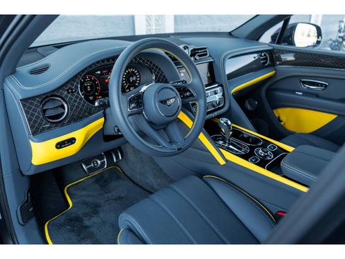 Used 2025 Bentley Bentayga image 24