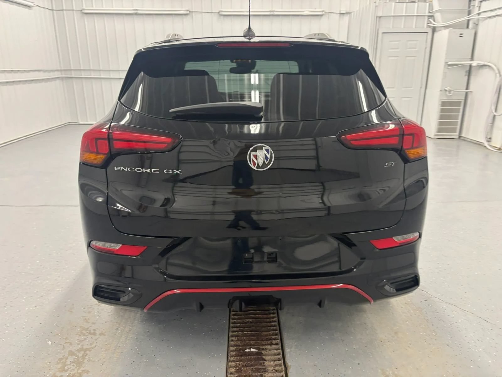 Used 2021 Buick Encore GX Select w/ Sport Touring Package FWD image 7